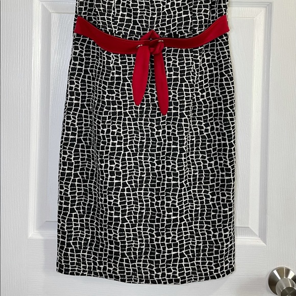 8. Black and white dress with red attached belt - Picture 2 of 7